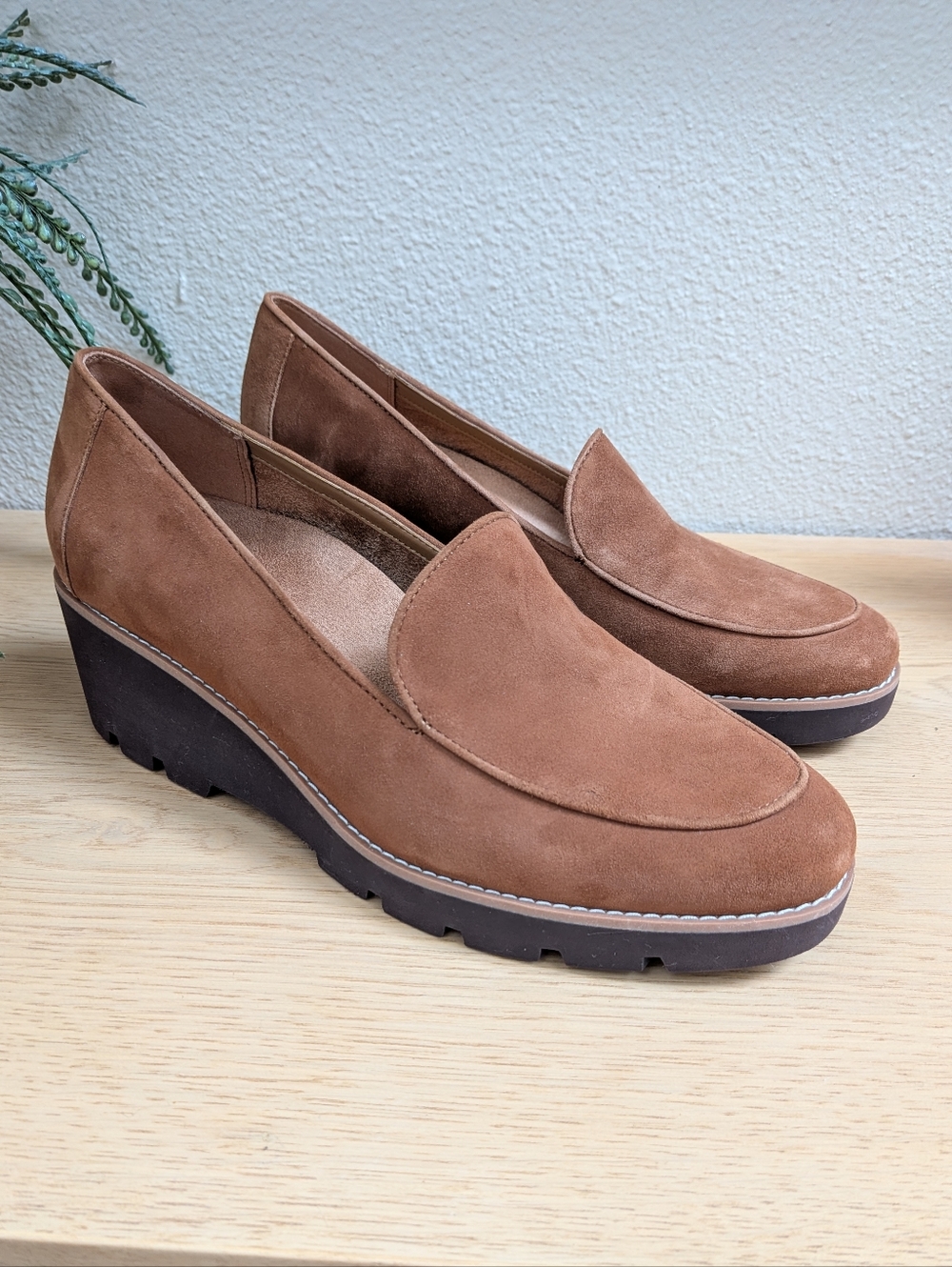 Vionic Ava Toffee Brown Leather Suede Lug Wedge Loafer Size 11